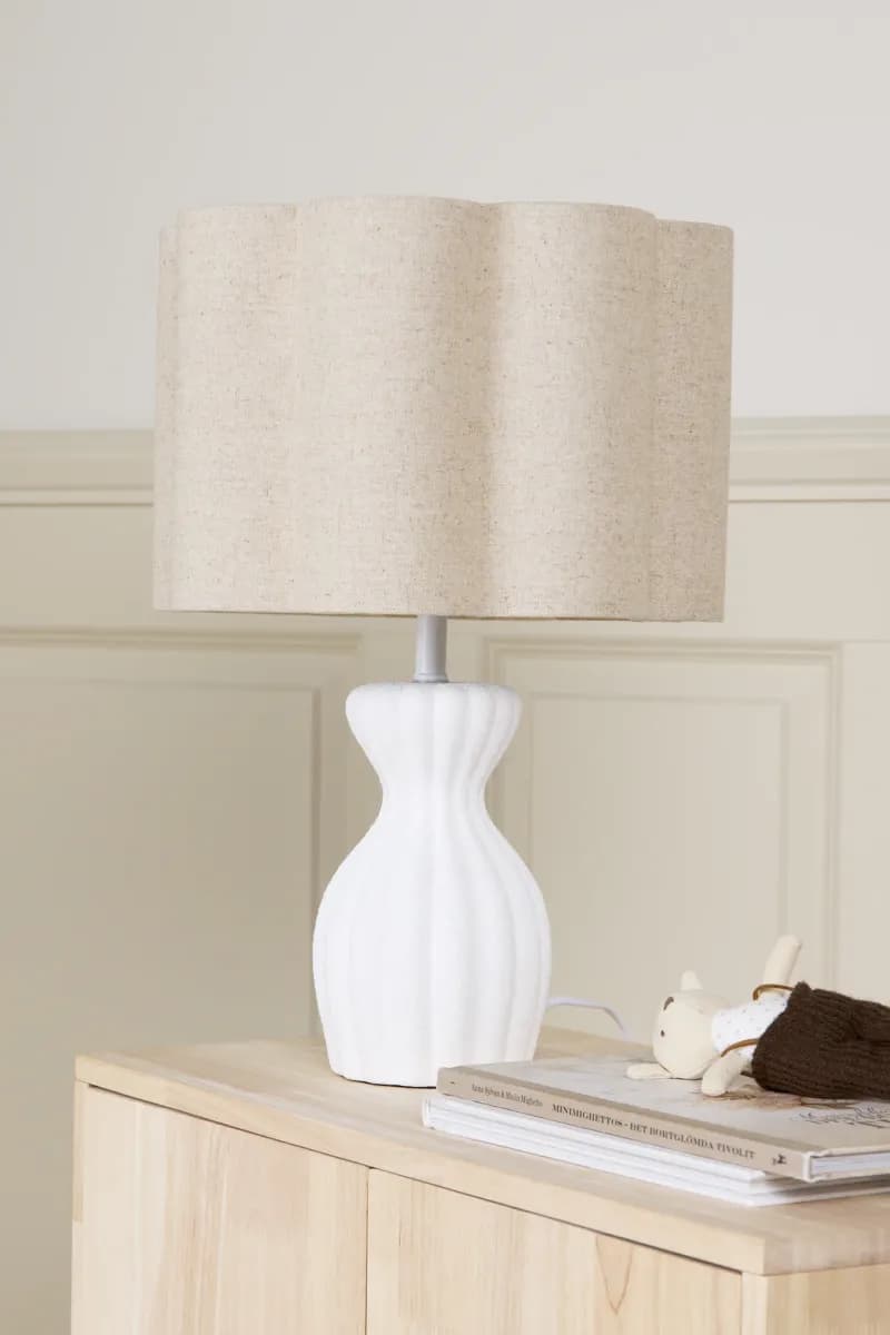 Alice &  Fox Curve Lampfot Inkl. Lily Lampskärm S, White/Beige