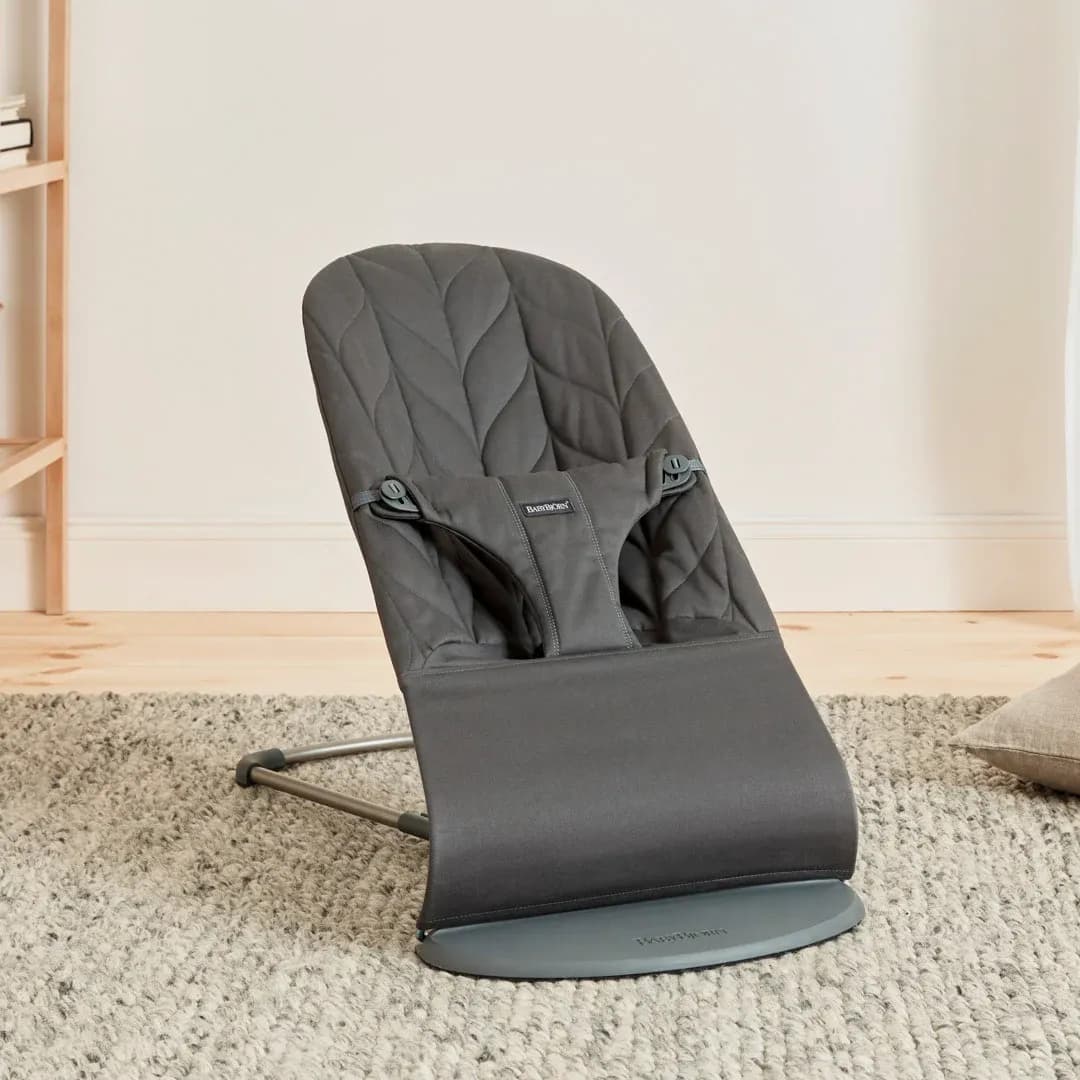 Babybjörn Balance Bliss vävd petal quilt, antracit