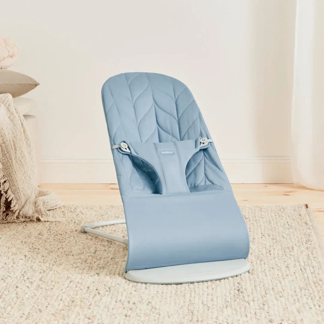 BabyBjörn Babysitter Bliss Petal Quilt (Blå)