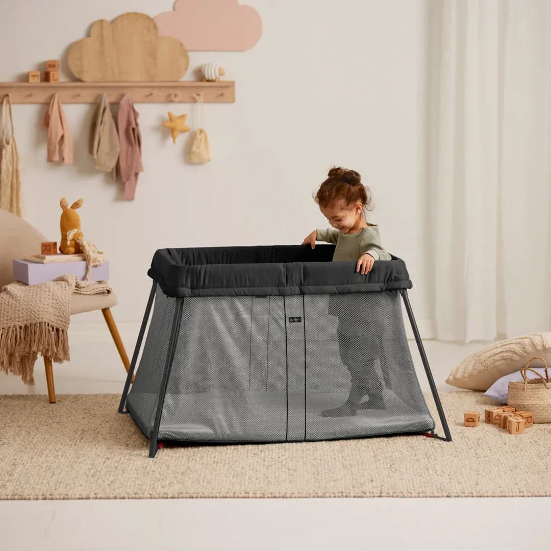 BabyBjörn Light Resesäng med Överdragslakan, Svart