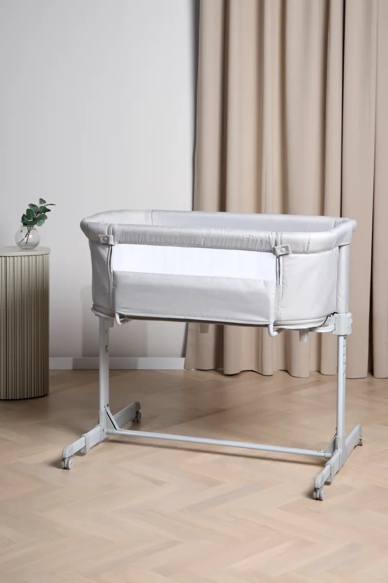 Beemoo CARE 2-i-1 Bedside Crib &  Lekhage, Light Grey