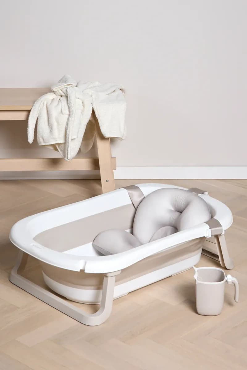Beemoo CARE Assist Badbalja inkl. Badstöd &  Sköljkanna, Beige