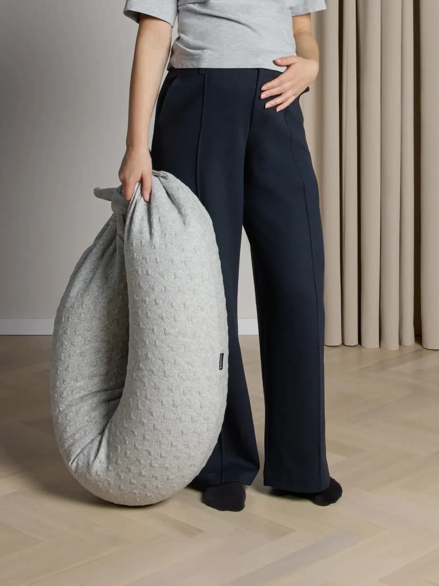 Beemoo CARE Cozy Gravid- och Amningskudde, Hearted Grey