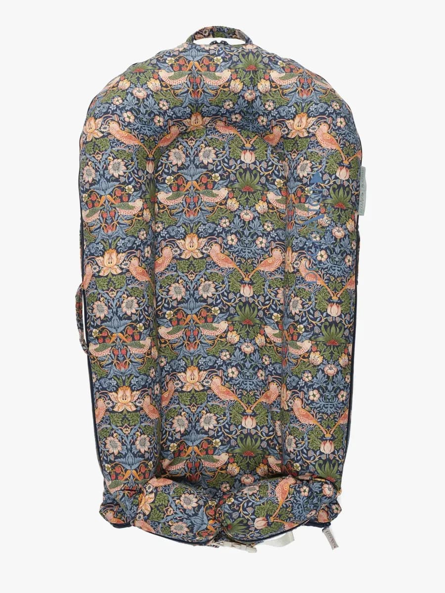DockATot Deluxe+ Babynest, Strawberry Thief - Bäst i test