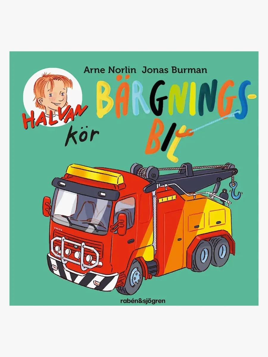 Halvan kör bärgningsbil