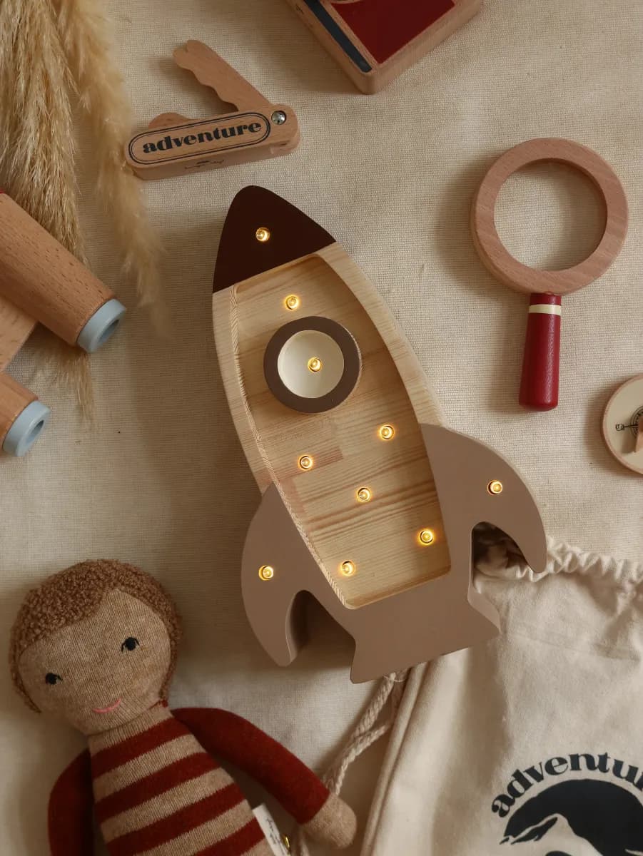 Little Lights Mini Lampa Rymdraket, Cappucino, Barnrum