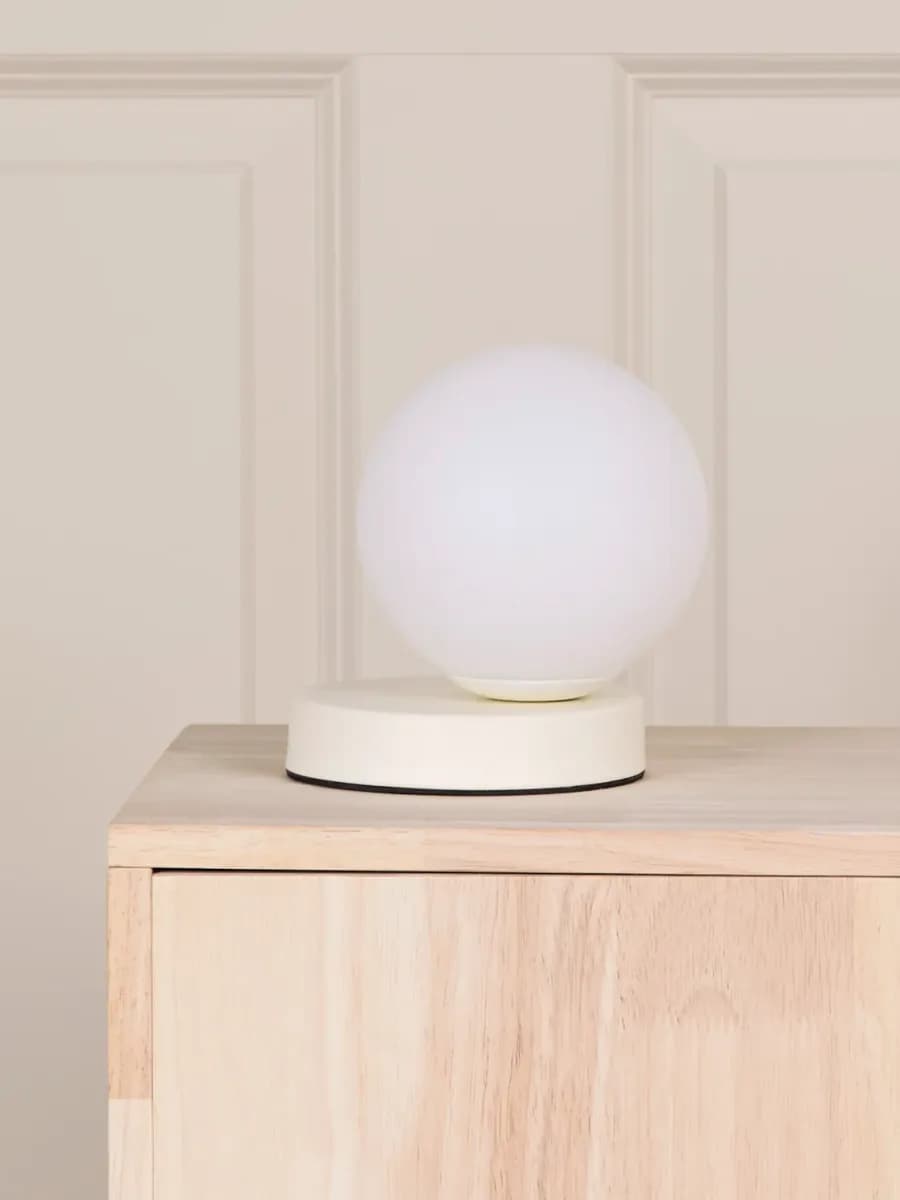 Minitude ORB Bordslampa, Cream White, Barnrum