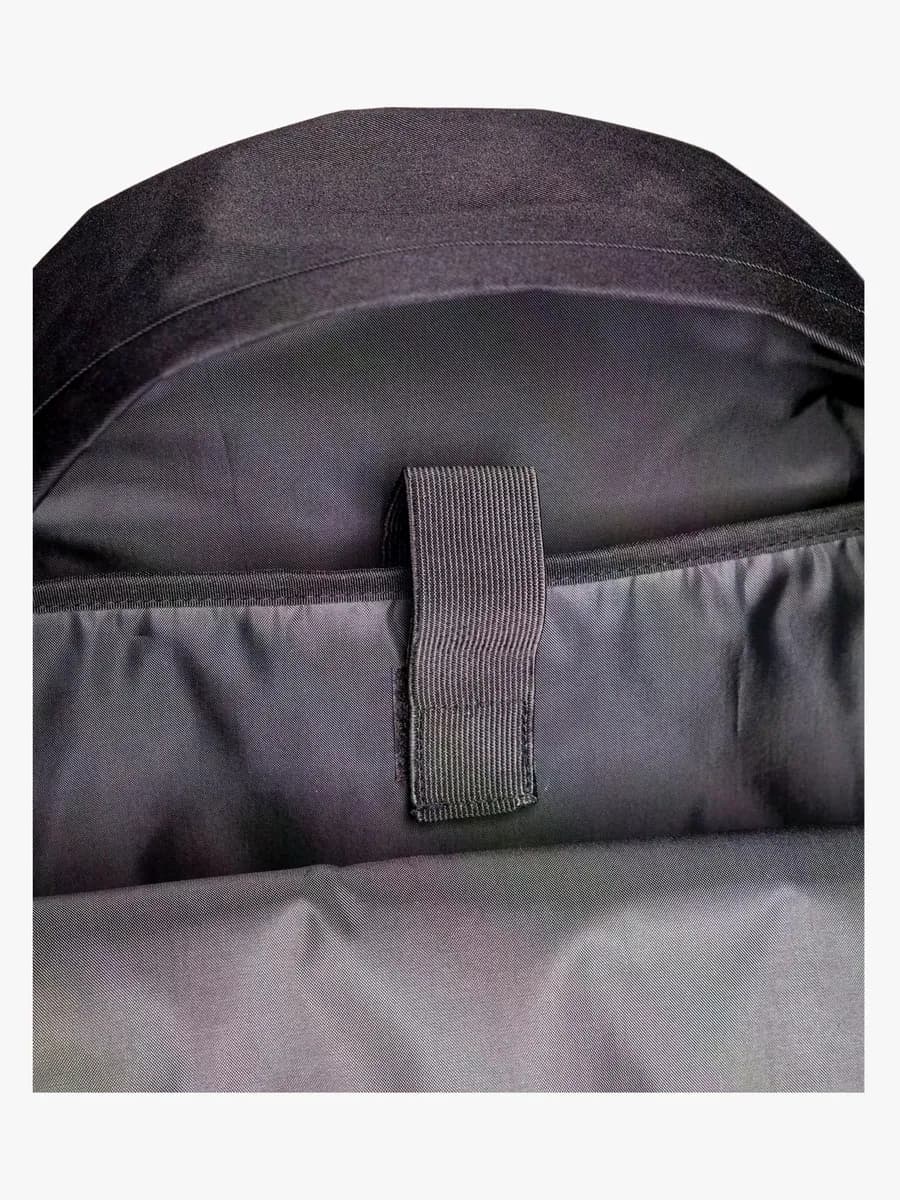 Pokémon Deluxe Ryggsäck 17L, Svart