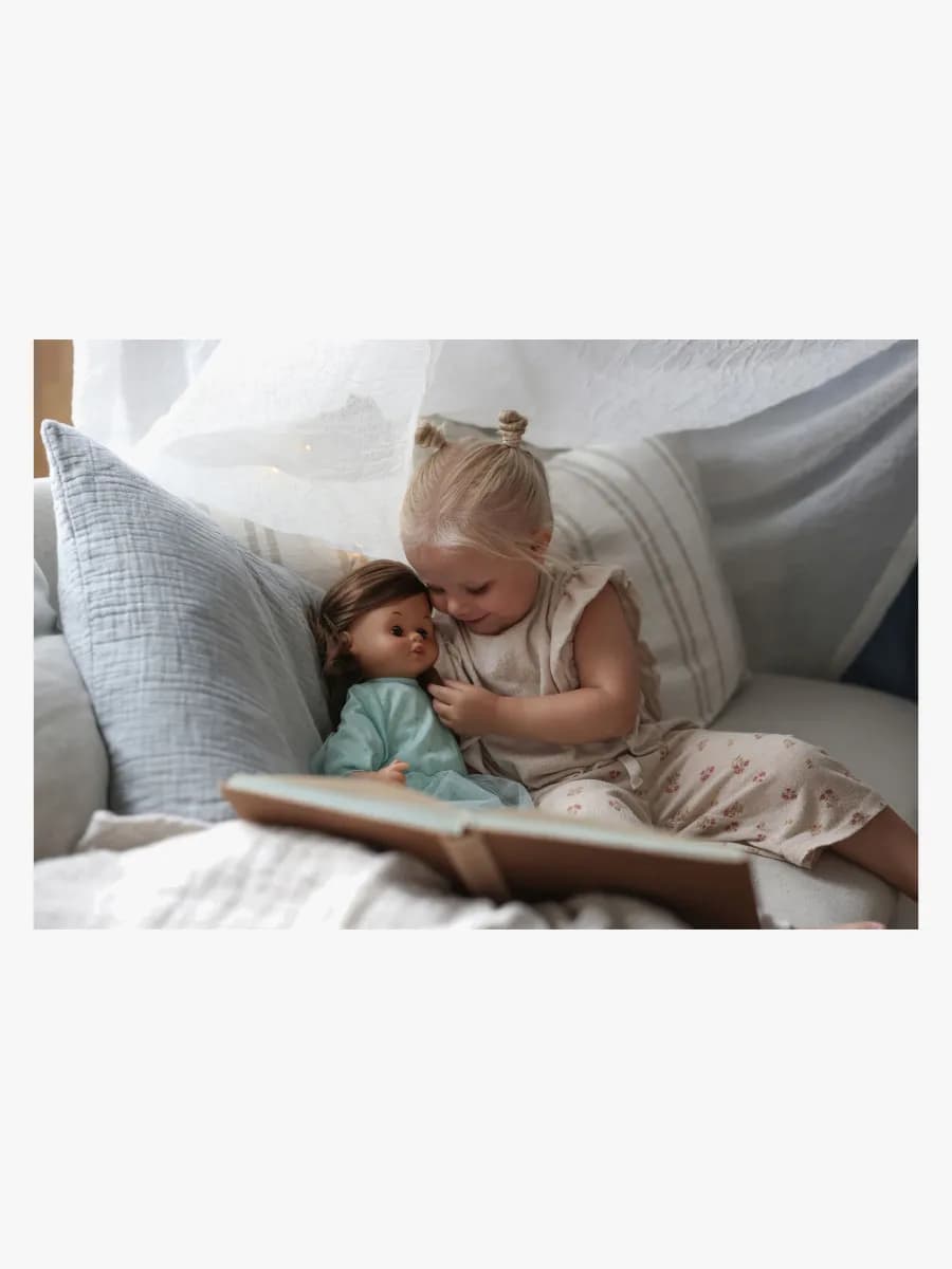 Skrållan Taldocka Mörkt Hår 45 cm