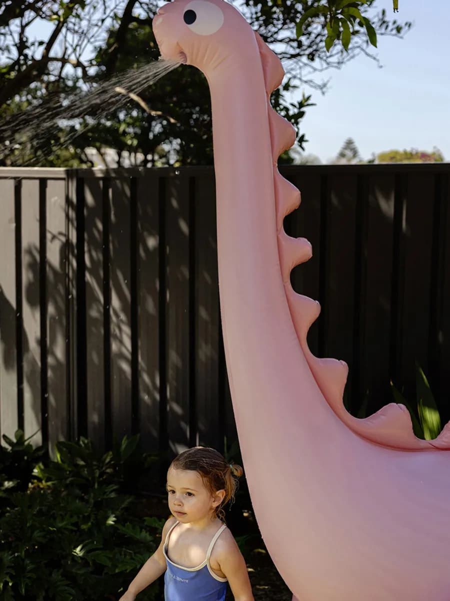 SUNNYLiFE Giant Dino  Uppblåsbar Sprinkler, Into the Wild Pink