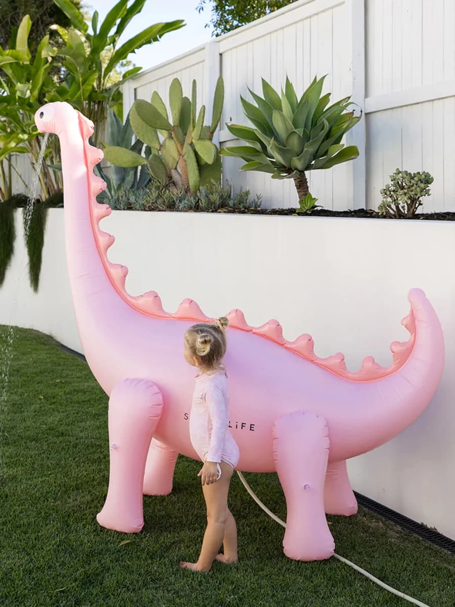 SUNNYLiFE Giant Dino  Uppblåsbar Sprinkler, Into the Wild Pink