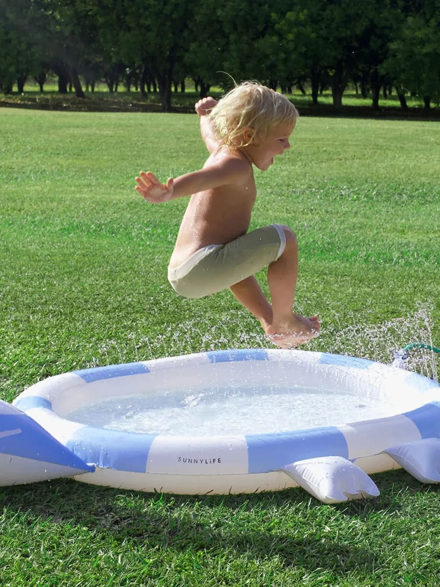 SUNNYLiFE Sprinkler Lekmatta, Into the Wild Blue