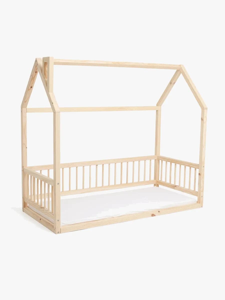 Minitude Nordic MASON Hussäng 70x160 inkl. BabyMatex Carpathia Madrass, Barnsäng, Juniorsäng