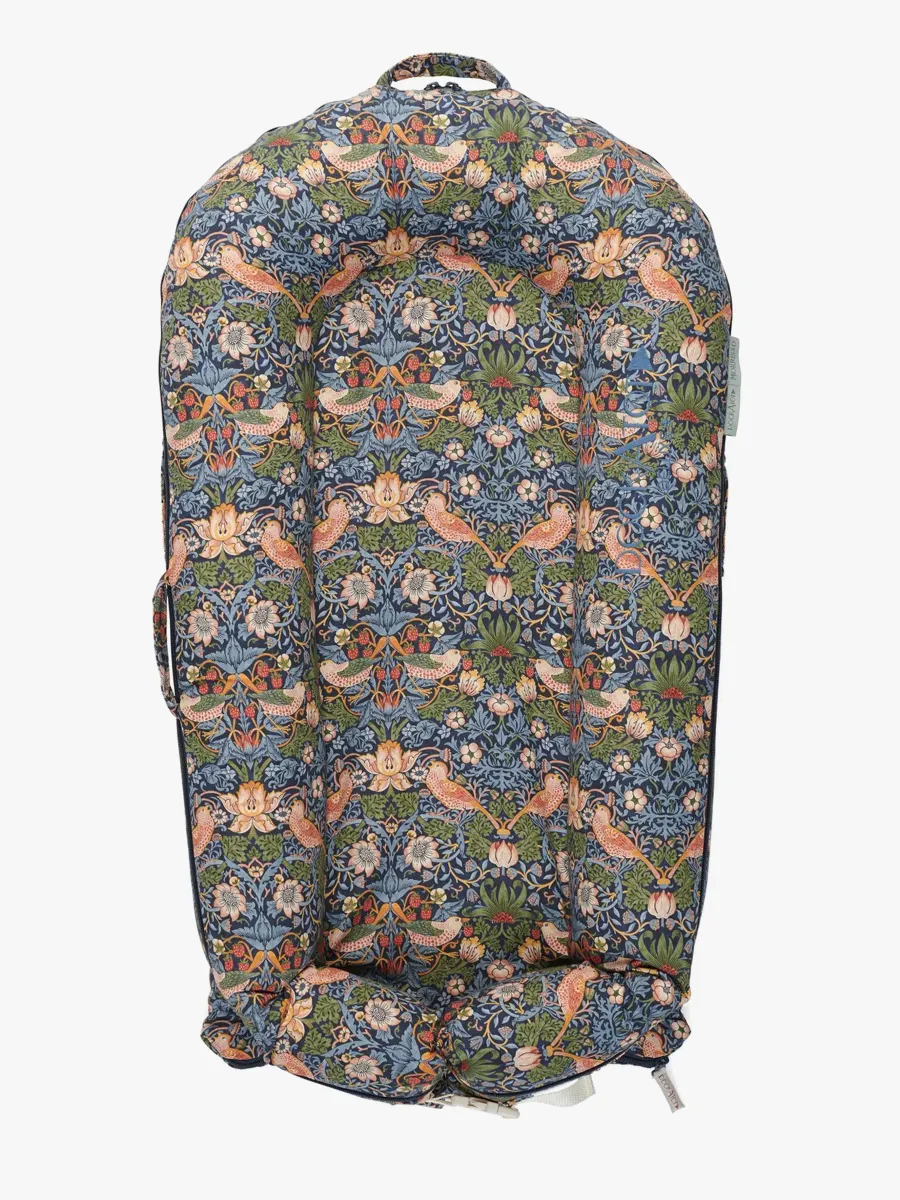 DockATot Deluxe+ Babynest, Strawberry Thief - Bäst i test