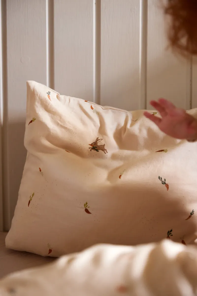 FILIBABBA  GOTS-certifierat Bäddset 100 x 70 Spjälsäng, Carrot Thief