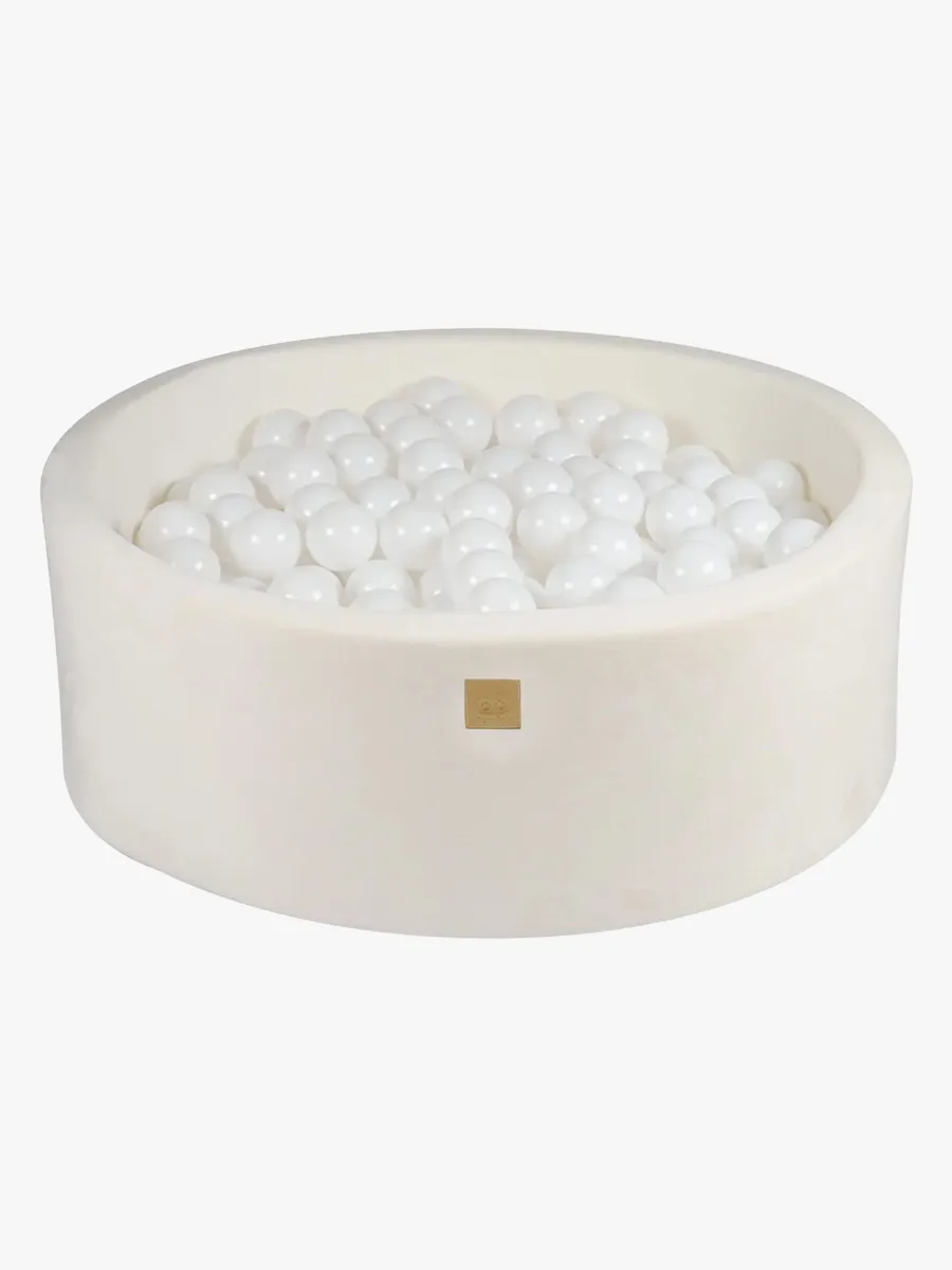 MeowBaby Aesthetic  Runt Bollhav, White