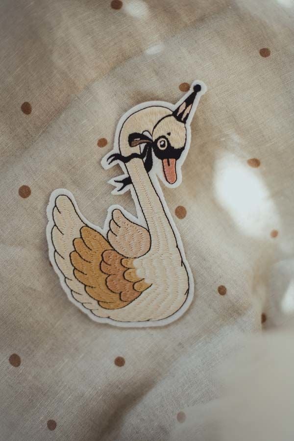 Mrs Mighetto Broderimärke|Dear Swan